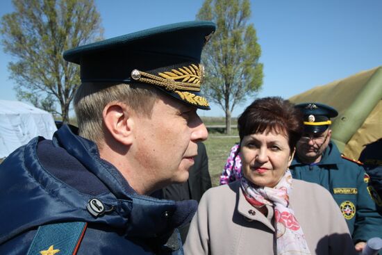 Учения МЧС в Донецке по развертыванию полевого медицинского лагеря