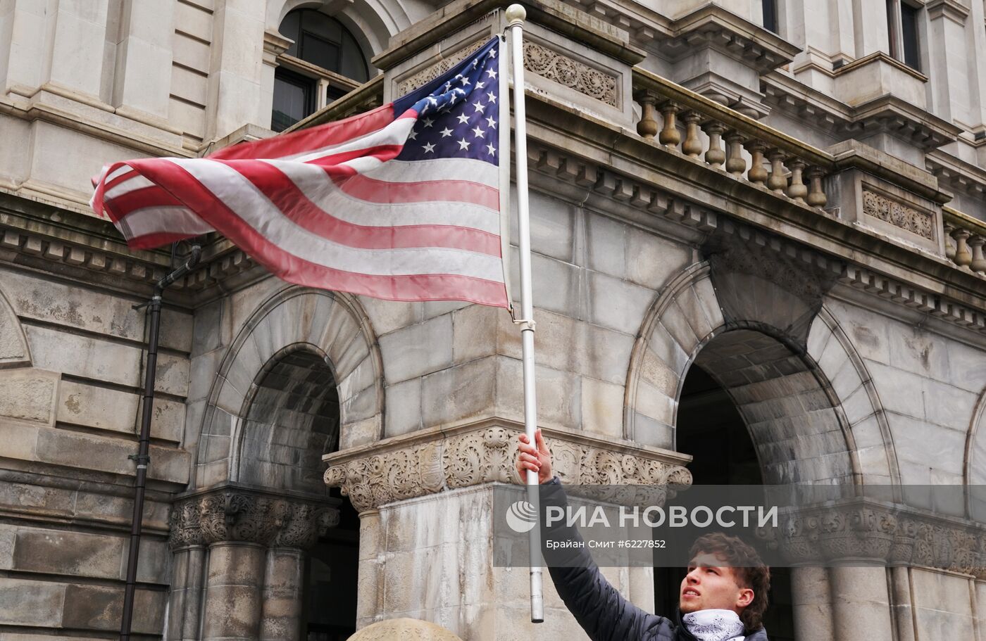 Акция с требованием отмены карантина в США