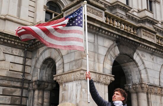 Акция с требованием отмены карантина в США