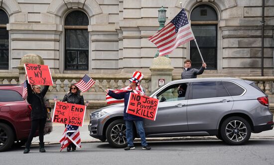 Акция с требованием отмены карантина в США