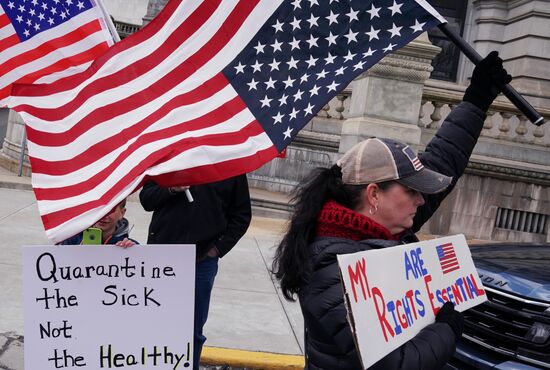 Акция с требованием отмены карантина в США