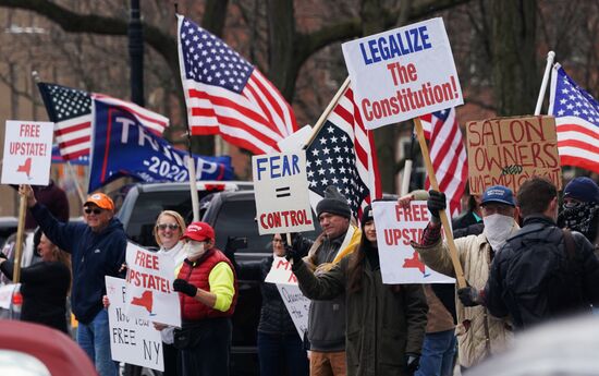 Акция с требованием отмены карантина в США