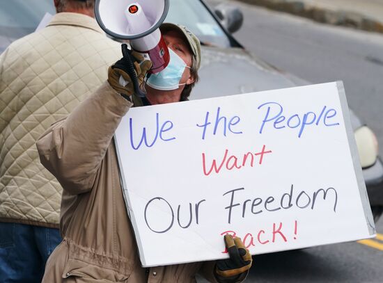 Акция с требованием отмены карантина в США