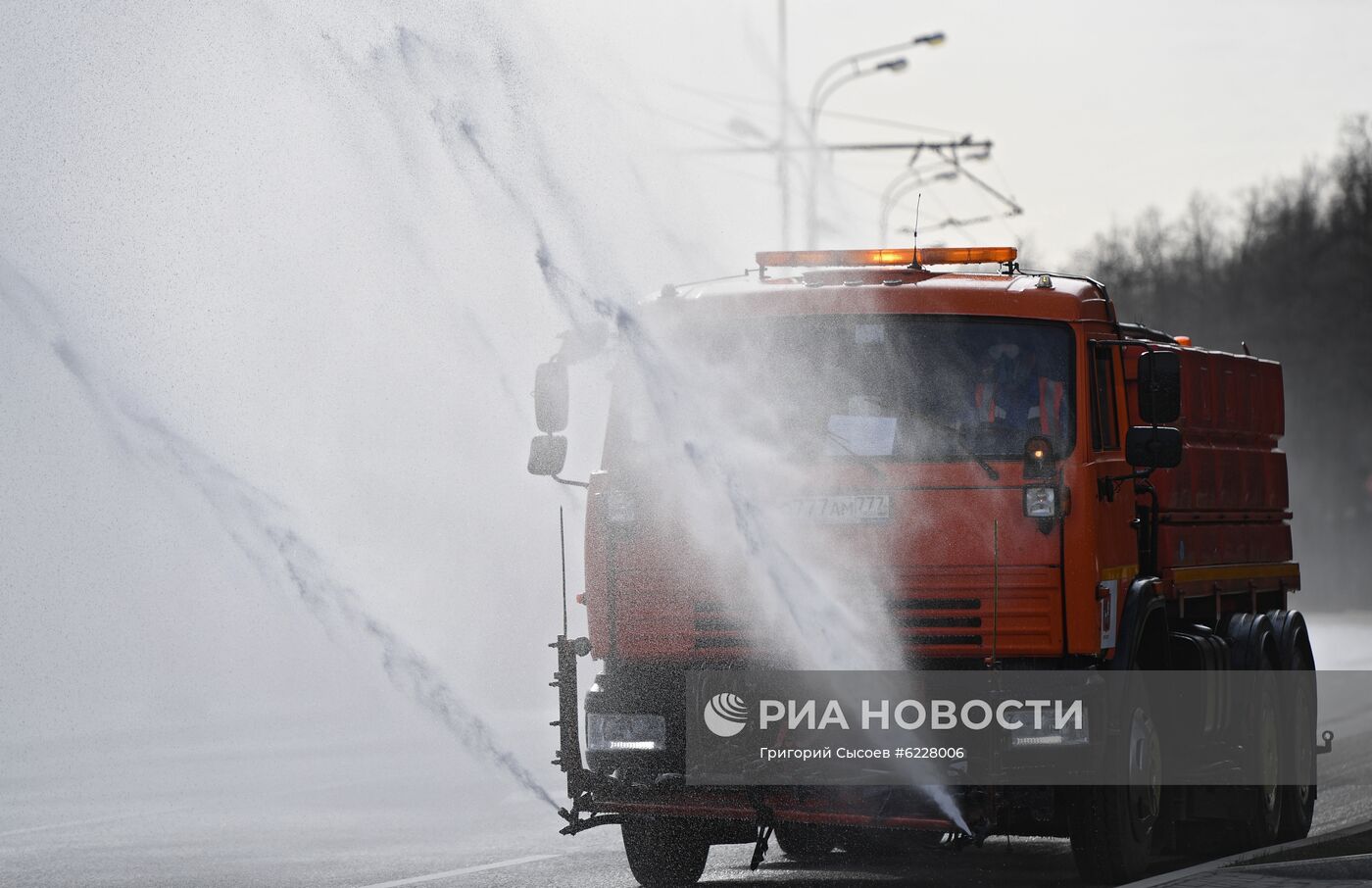 Дезинфекция дорог и тротуаров в Москве