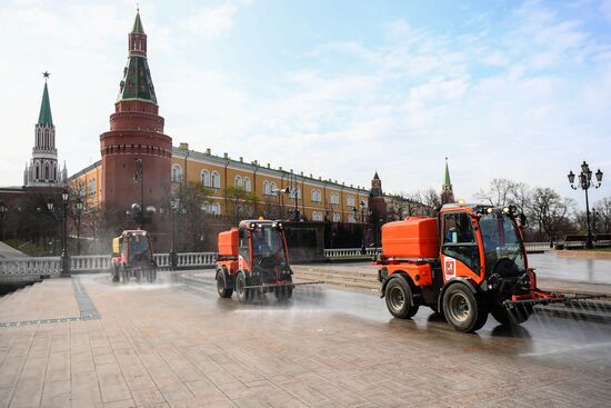 Дезинфекция дорог и тротуаров в Москве