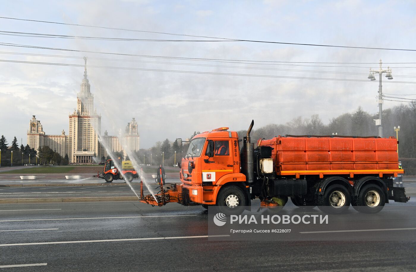 Дезинфекция дорог и тротуаров в Москве