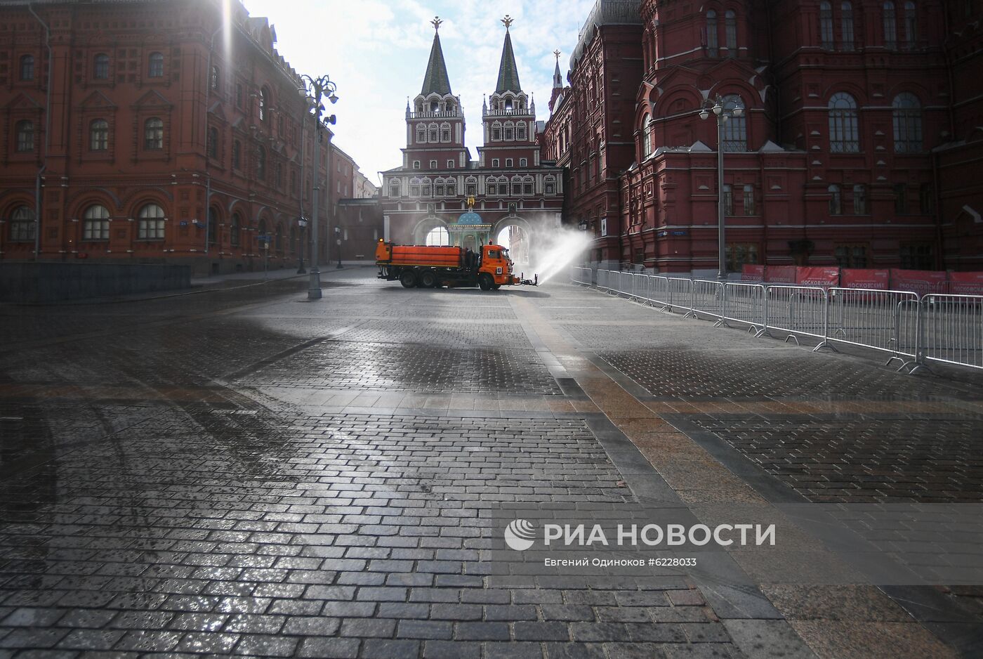 Дезинфекция дорог и тротуаров в Москве