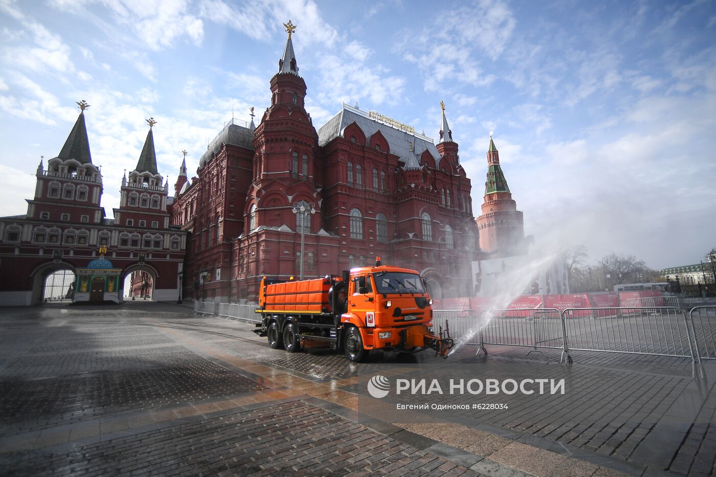 Дезинфекция дорог и тротуаров в Москве