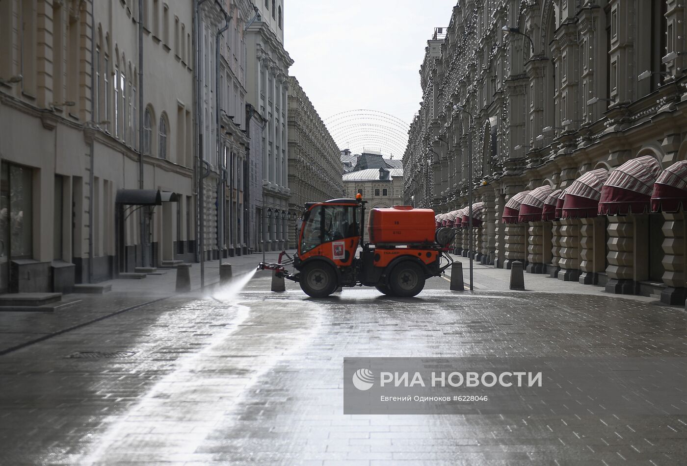 Дезинфекция дорог и тротуаров в Москве