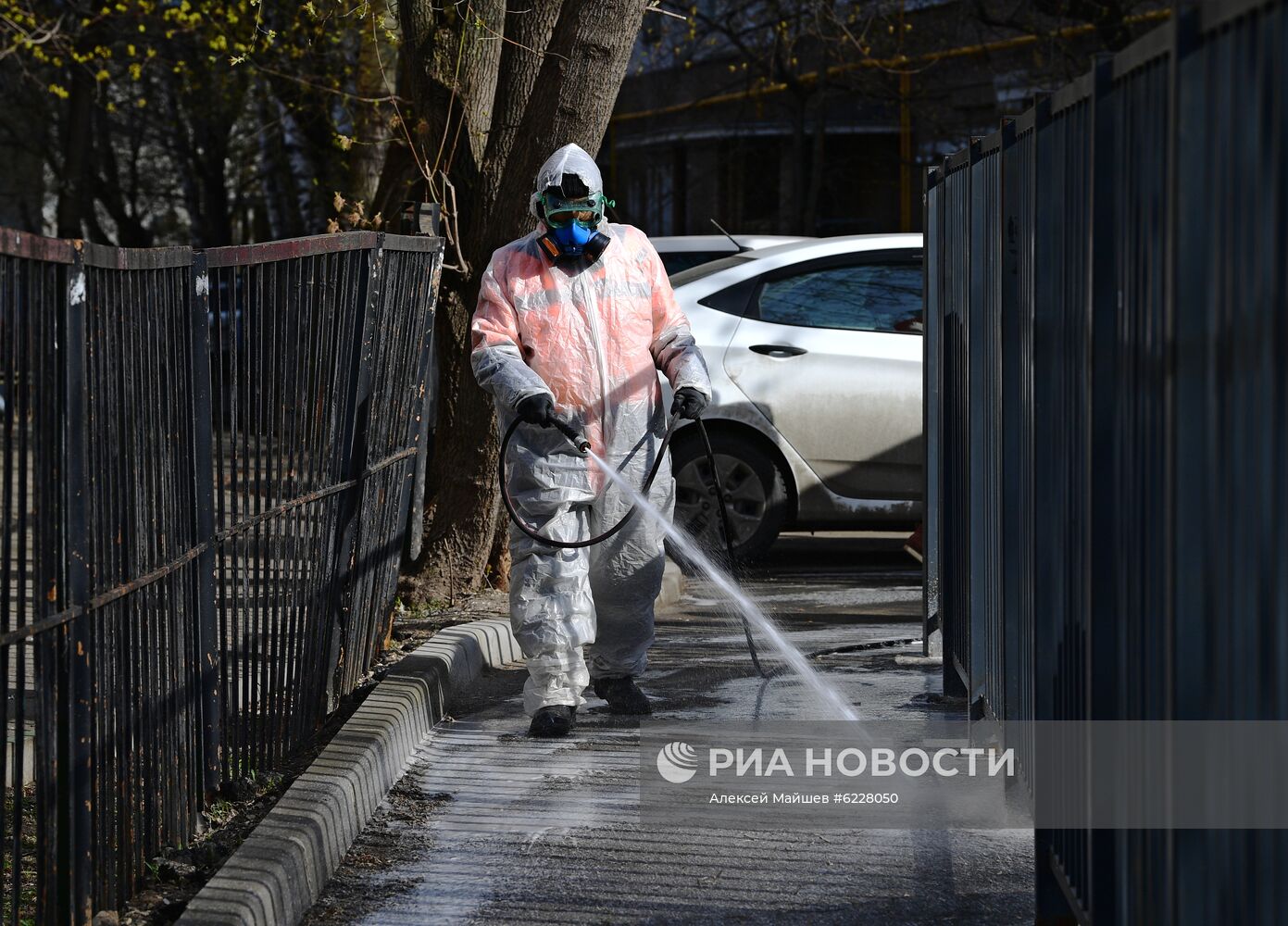 Дезинфекция дорог и тротуаров в Москве