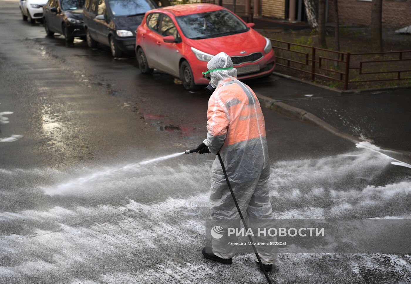 Дезинфекция дорог и тротуаров в Москве