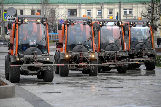 Дезинфекция дорог и тротуаров в Москве