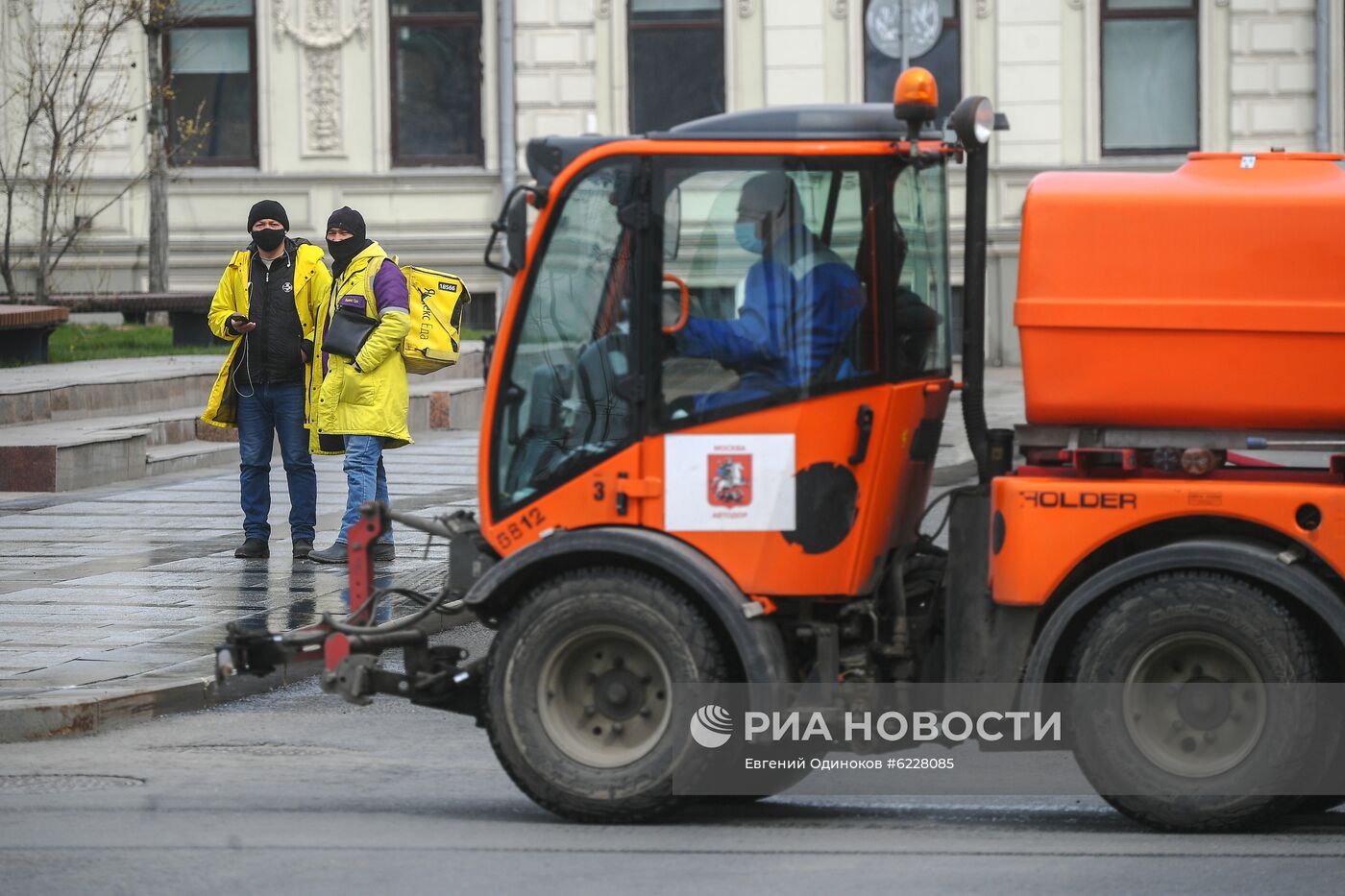 Дезинфекция дорог и тротуаров в Москве