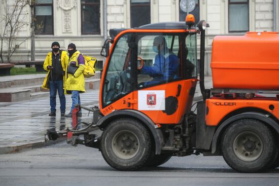 Дезинфекция дорог и тротуаров в Москве