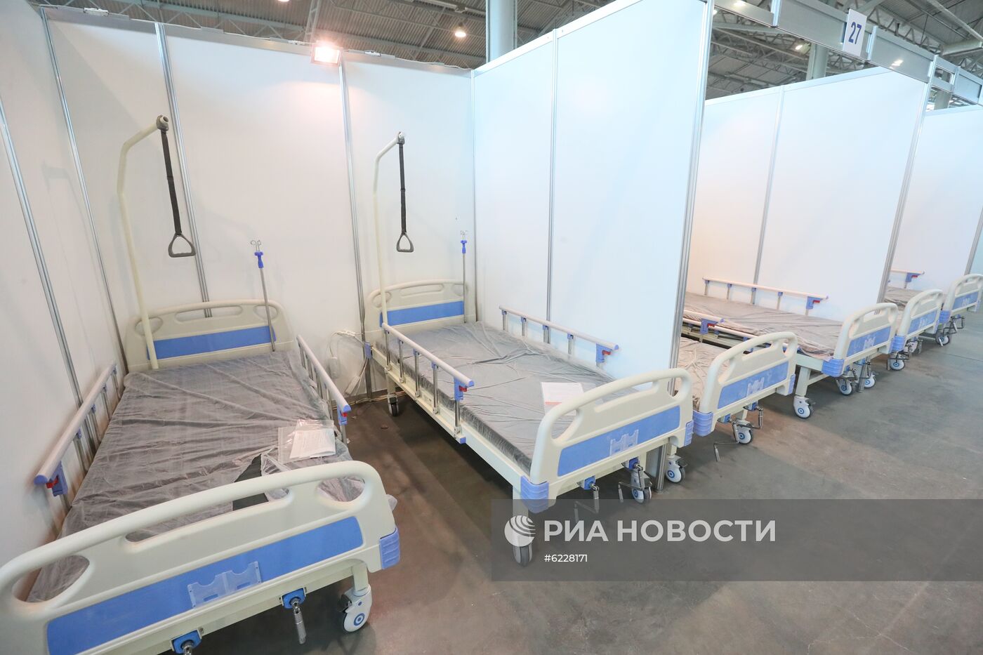 Подготовка к открытию госпиталя для пациентов с коронавирусом в Ленэкспо