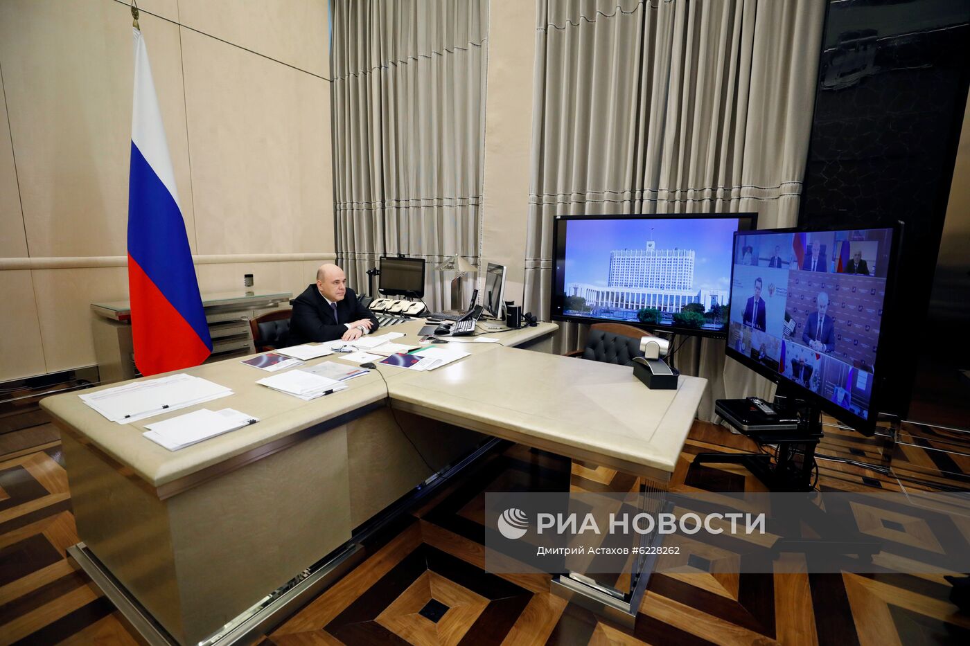 Премьер-министр РФ М. Мишустин провел заседание президиума Координационного совета по борьбе с коронавирусной инфекцией