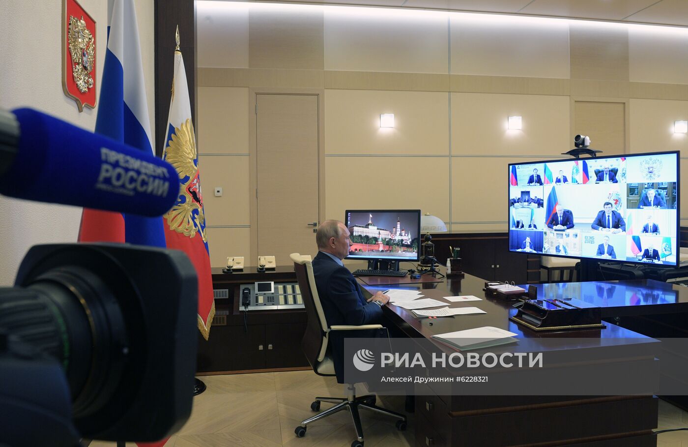 Президент РФ В. Путин провел совещание по вопросам развития автомобильной промышленности