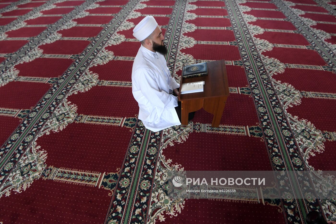 Начало священного для мусульман месяца Рамадан