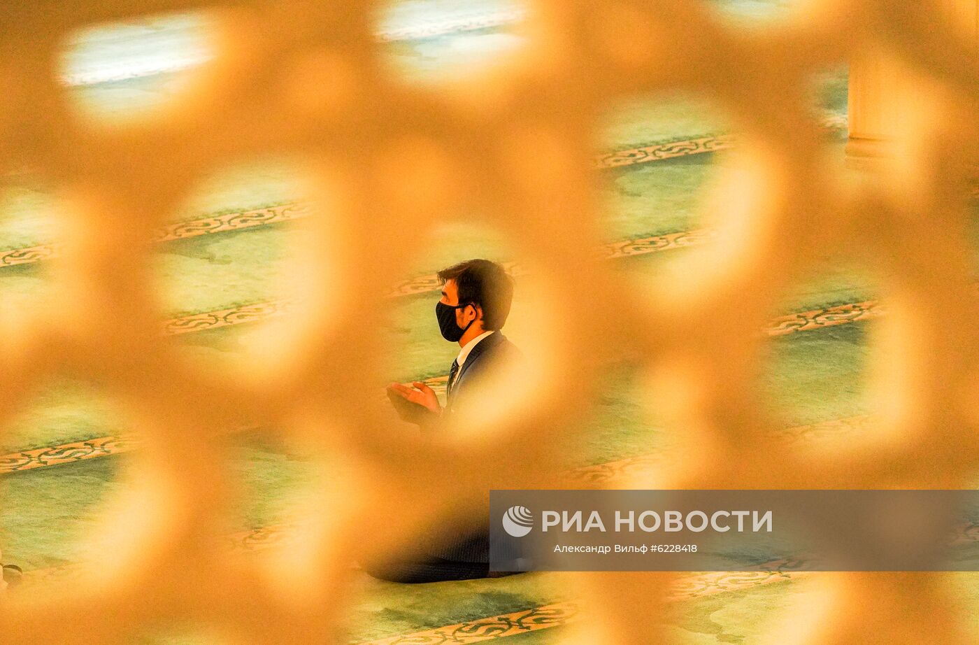Начало священного для мусульман месяца Рамадан