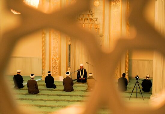 Начало священного для мусульман месяца Рамадан