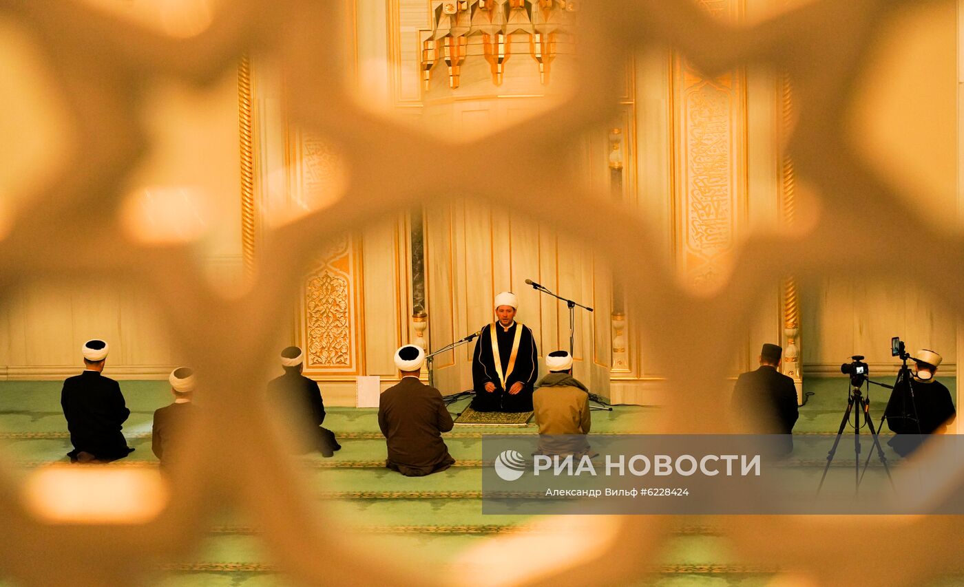 Начало священного для мусульман месяца Рамадан