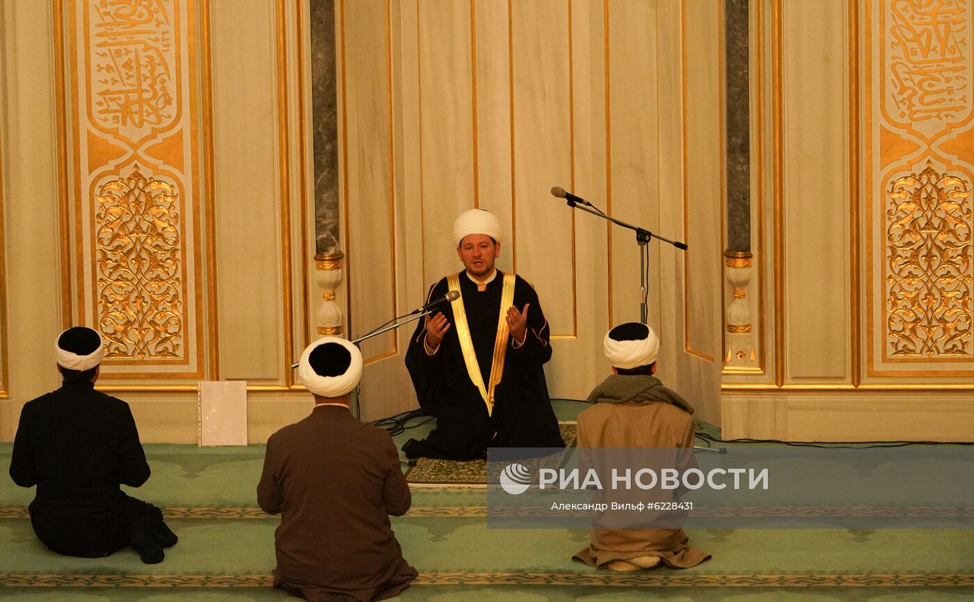 Начало священного для мусульман месяца Рамадан