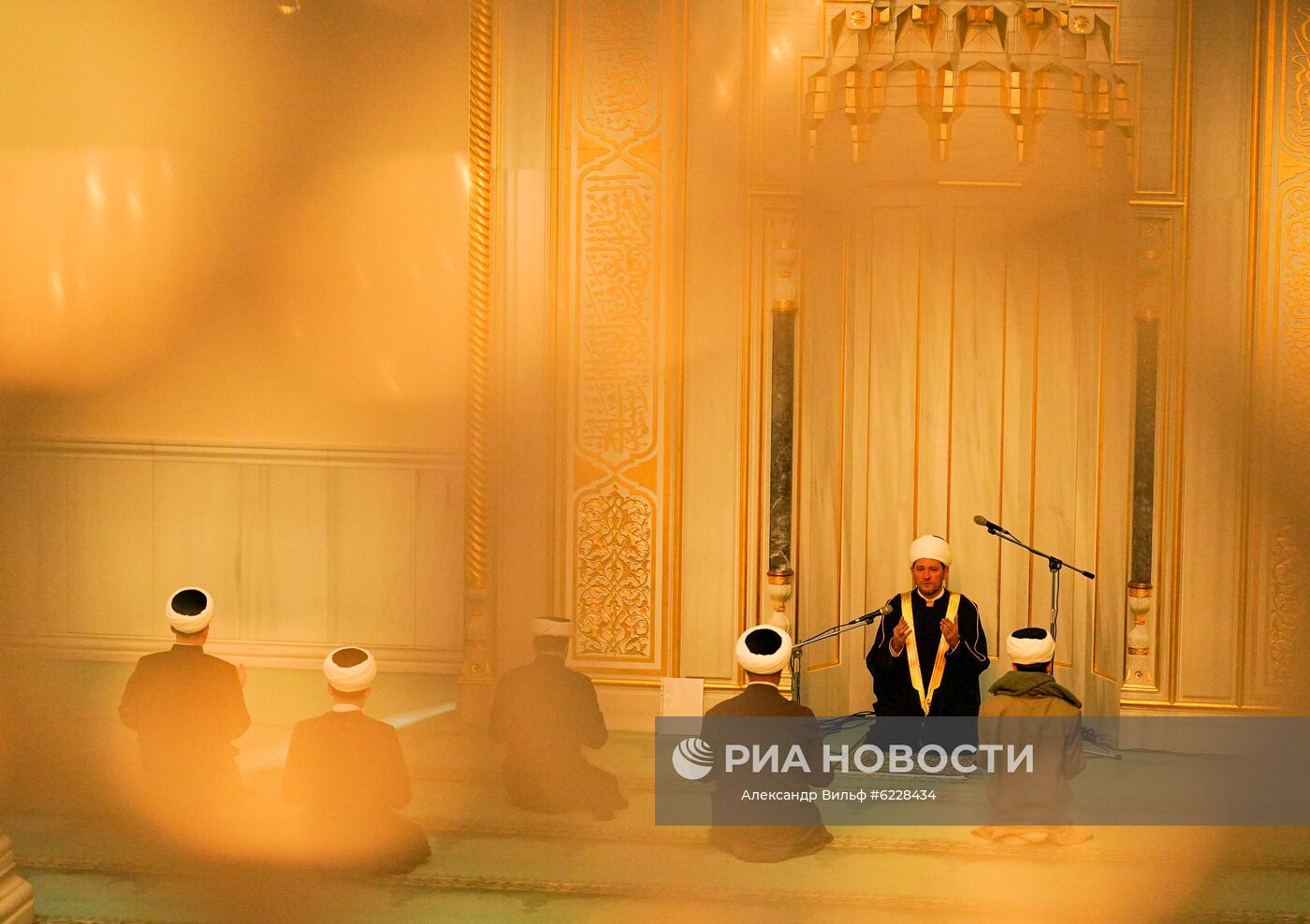 Начало священного для мусульман месяца Рамадан