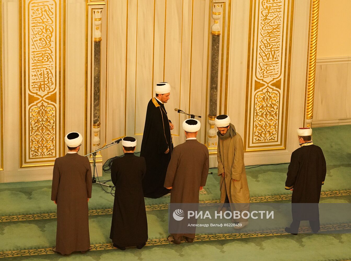 Начало священного для мусульман месяца Рамадан
