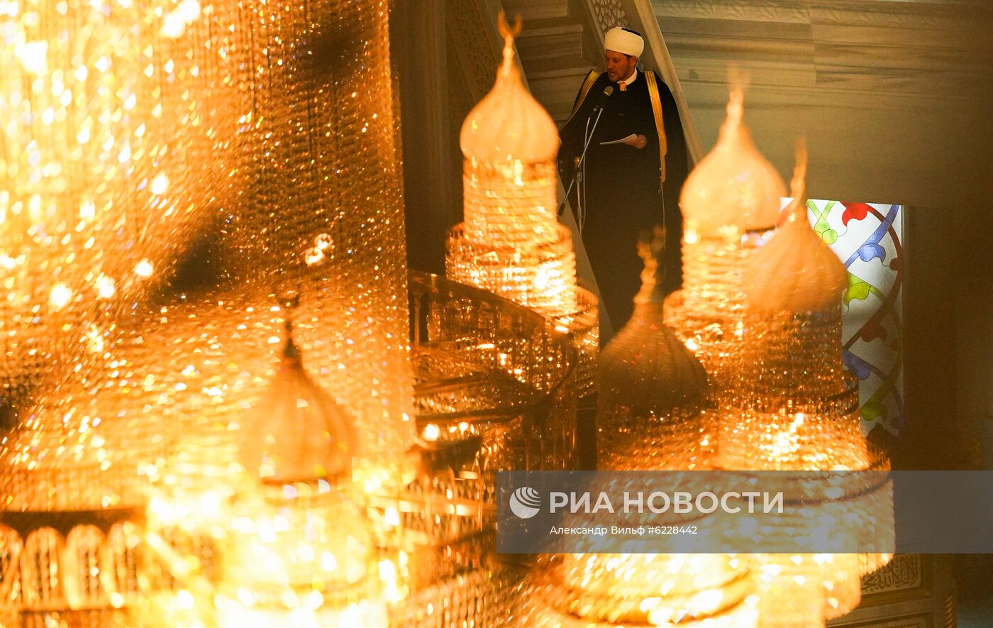 Начало священного для мусульман месяца Рамадан
