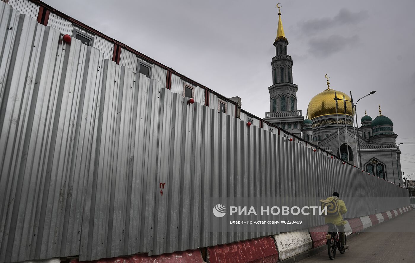 Начало священного для мусульман месяца Рамадан