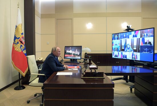 Президент РФ В. Путин провел заседание Совбеза РФ