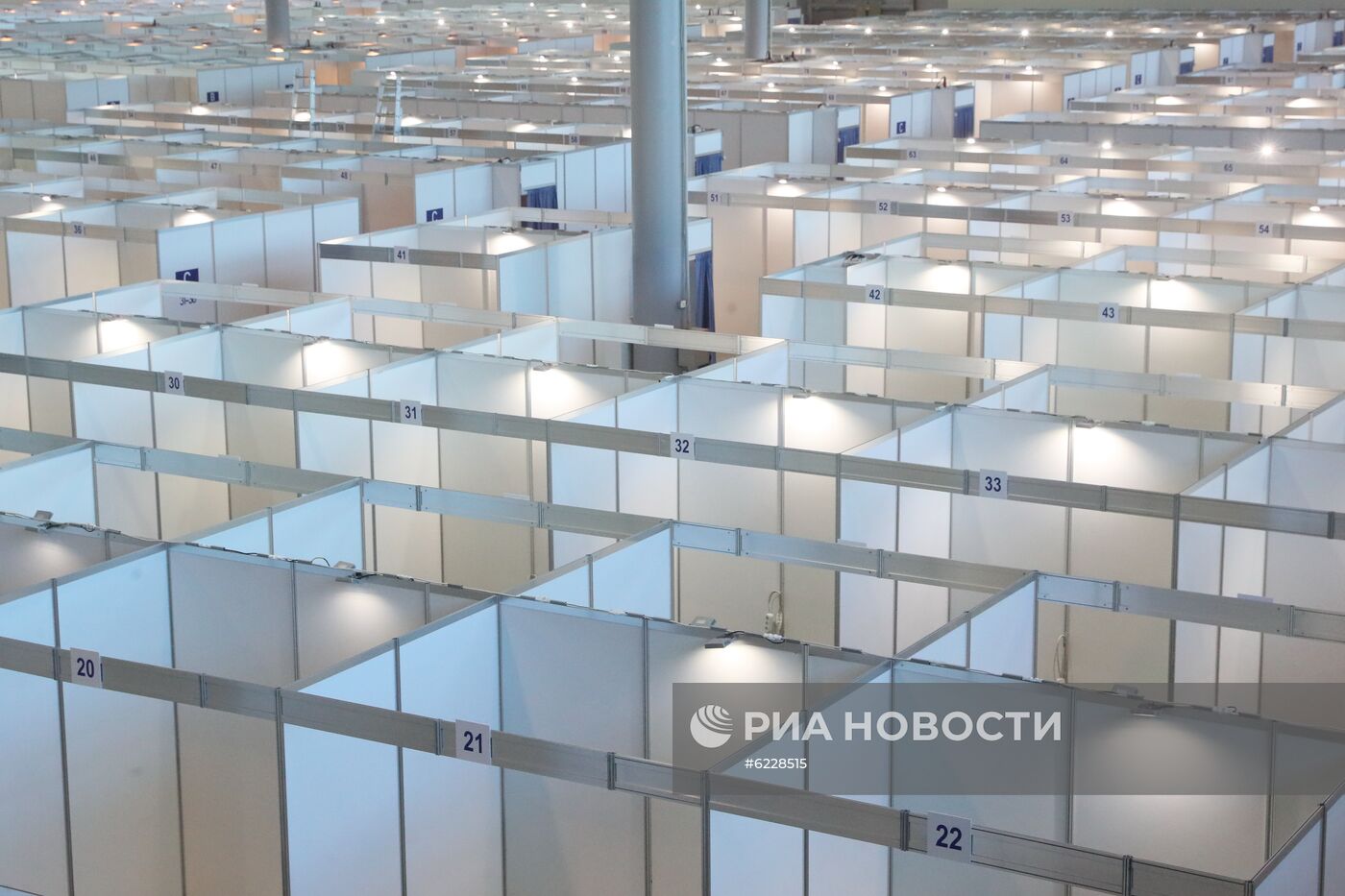 Подготовка к открытию госпиталя для пациентов с коронавирусом в Ленэкспо
