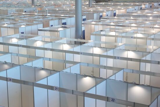 Подготовка к открытию госпиталя для пациентов с коронавирусом в Ленэкспо