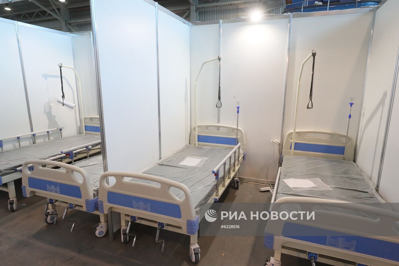 Подготовка к открытию госпиталя для пациентов с коронавирусом в Ленэкспо