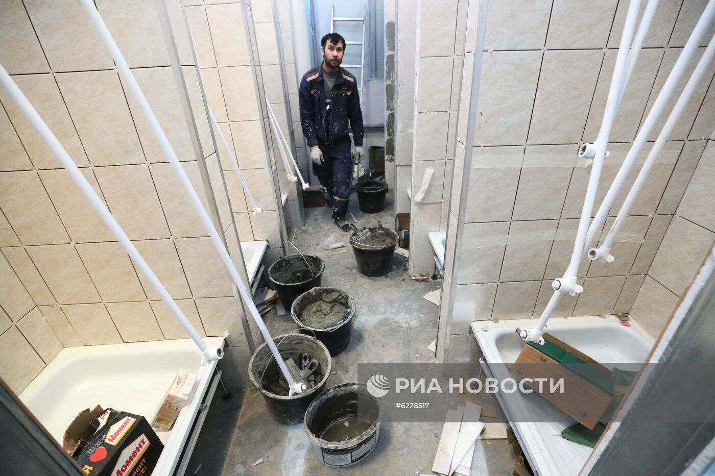 Подготовка к открытию госпиталя для пациентов с коронавирусом в Ленэкспо