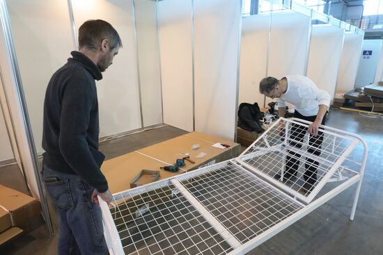 Подготовка к открытию госпиталя для пациентов с коронавирусом в Ленэкспо