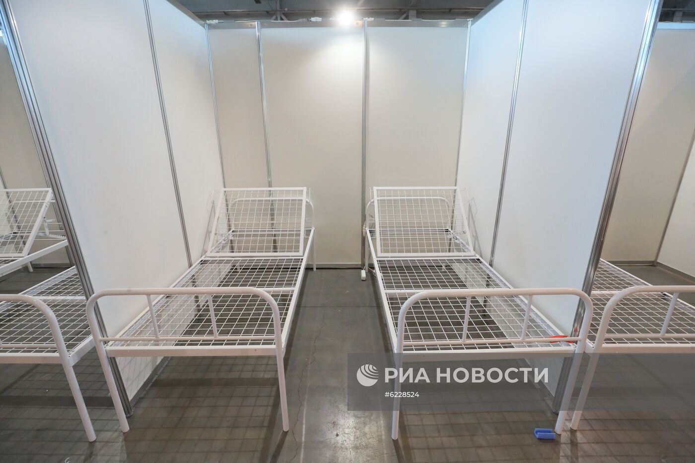 Подготовка к открытию госпиталя для пациентов с коронавирусом в Ленэкспо