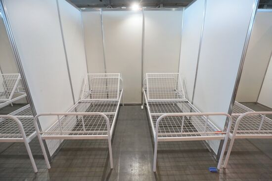 Подготовка к открытию госпиталя для пациентов с коронавирусом в Ленэкспо