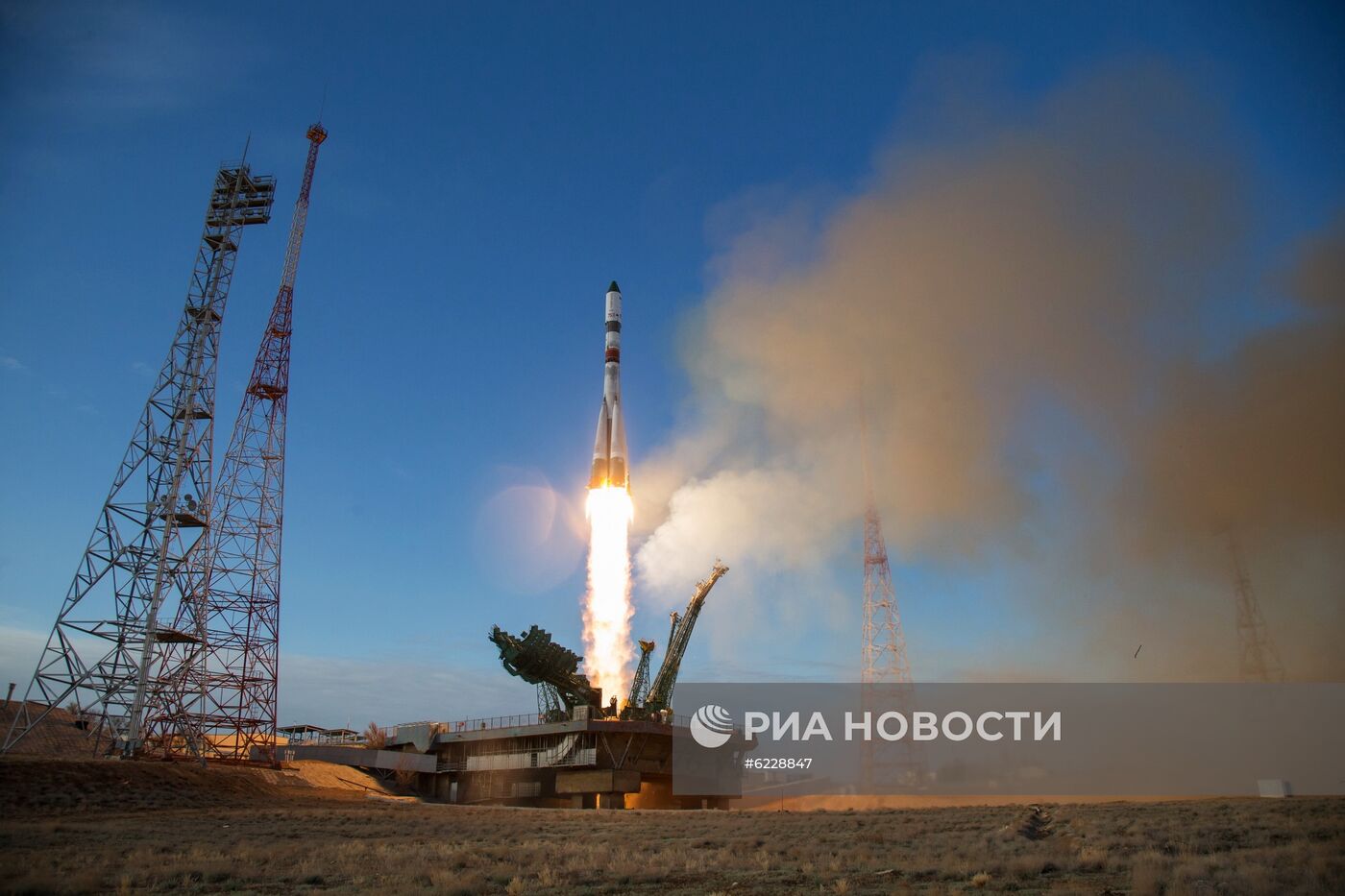 Пуск ракеты-носителя "Союз-2.1а" с ТГК "Прогресс МС-14"