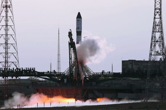 Пуск ракеты-носителя "Союз-2.1а" с ТГК "Прогресс МС-14"