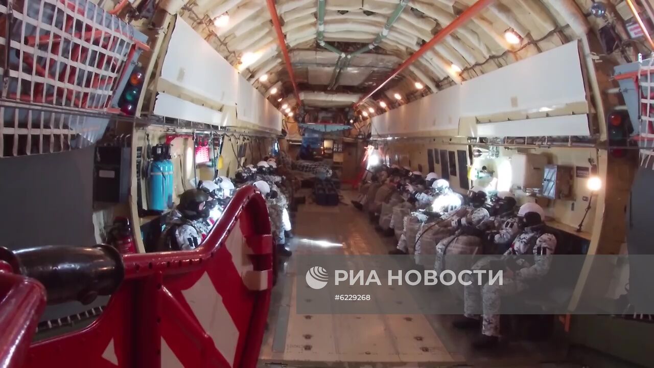 ВДВ первыми в мире десантировались с нижней границы стратосферы в Арктике