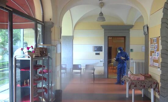Военные специалисты РФ провели обработку пансионата для пожилых людей в Италии