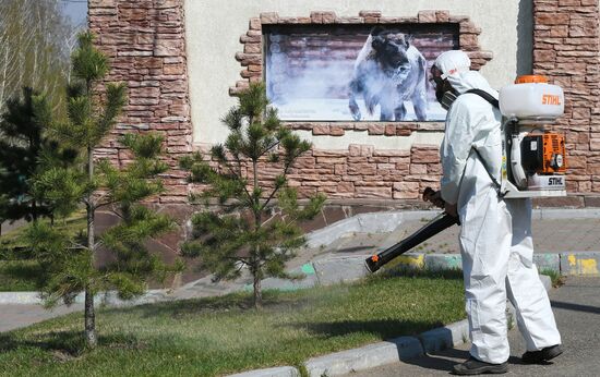 Профилактика распространения клещей в зоопарке "Роев ручей"