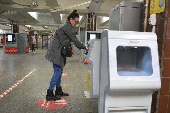 В метро появились автоматические санитайзеры