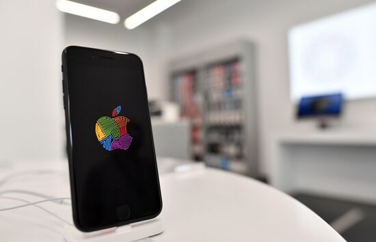 В России начали продавать новый iPhone SE 2020