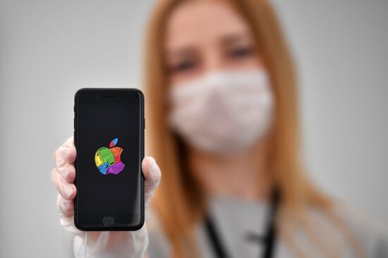 В России начали продавать новый iPhone SE 2020