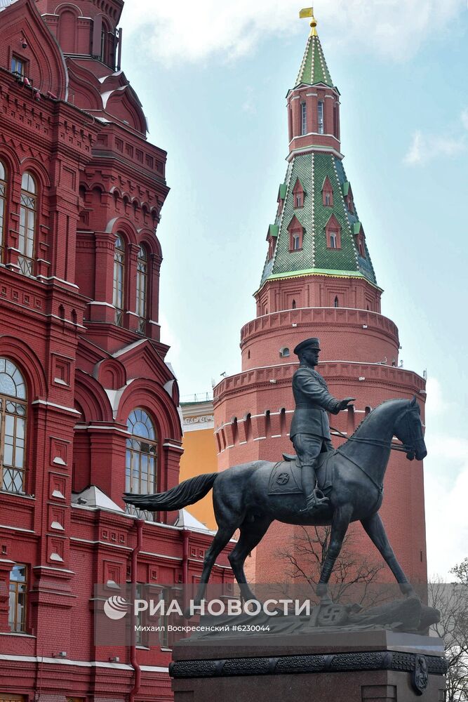 Реставрация памятника маршалу Жукову на Манежной площади завершена