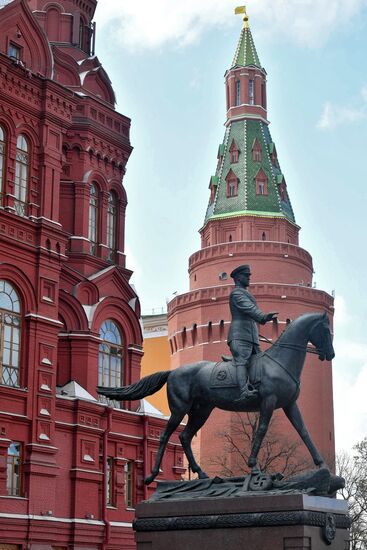 Реставрация памятника маршалу Жукову на Манежной площади завершена