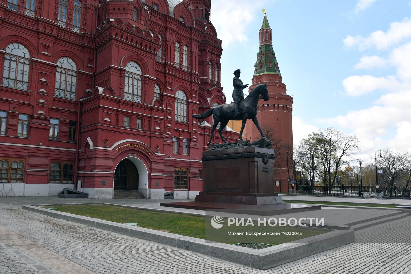 Реставрация памятника маршалу Жукову на Манежной площади завершена