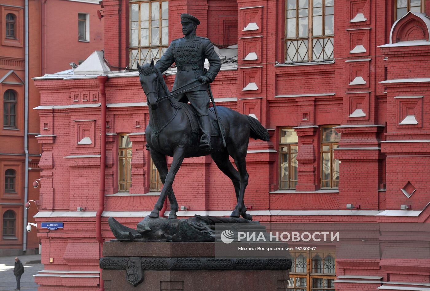 Реставрация памятника маршалу Жукову на Манежной площади завершена